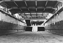 Empty well deck